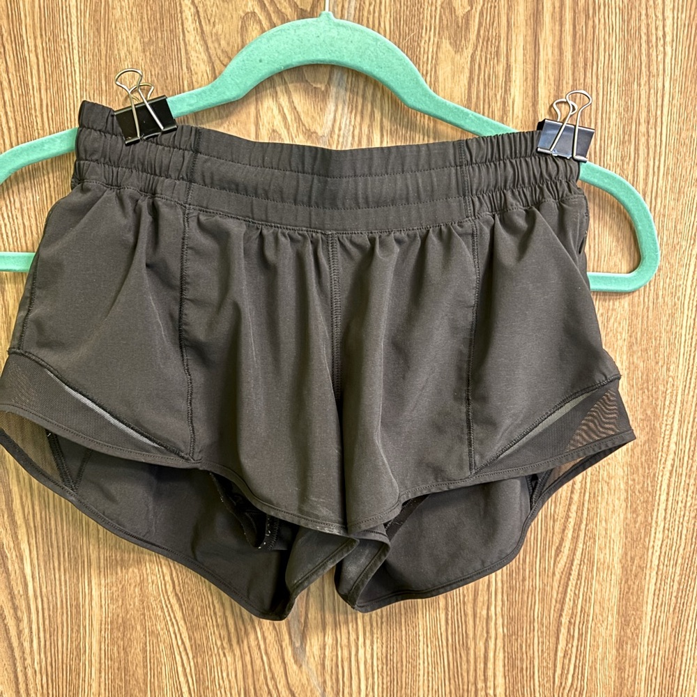 Lululemon hottie hot high-rise lined shorts 2.5” size 6